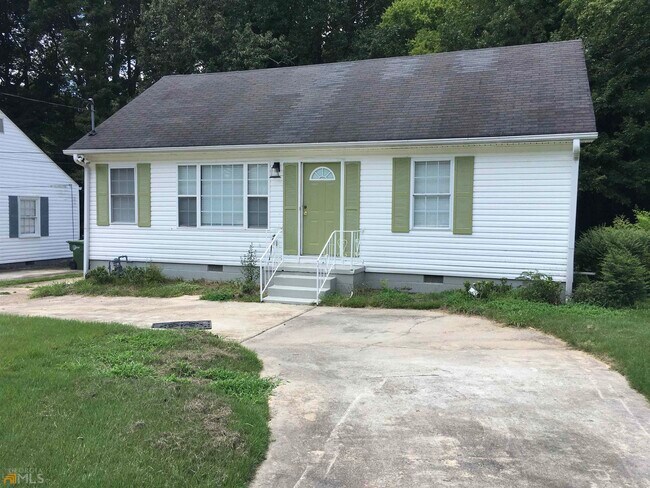 Building Photo - 402 Collier Ridge Dr NW