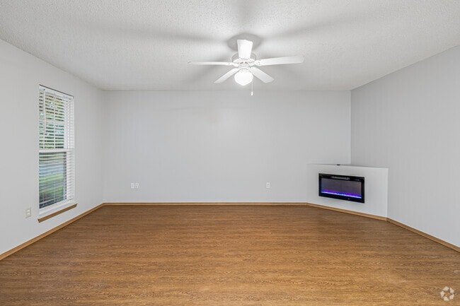 2BR, 2BA - 858SF - Living Room - 55+ Mariner Pointe