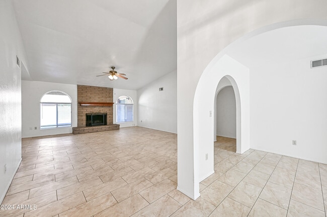 Building Photo - 2412 W Temple St