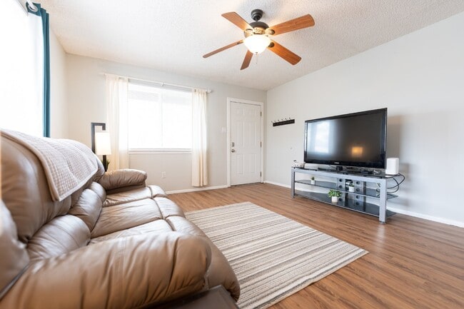 Building Photo - Hideaway House in Farmington, Executive Rental - Fully Furnished