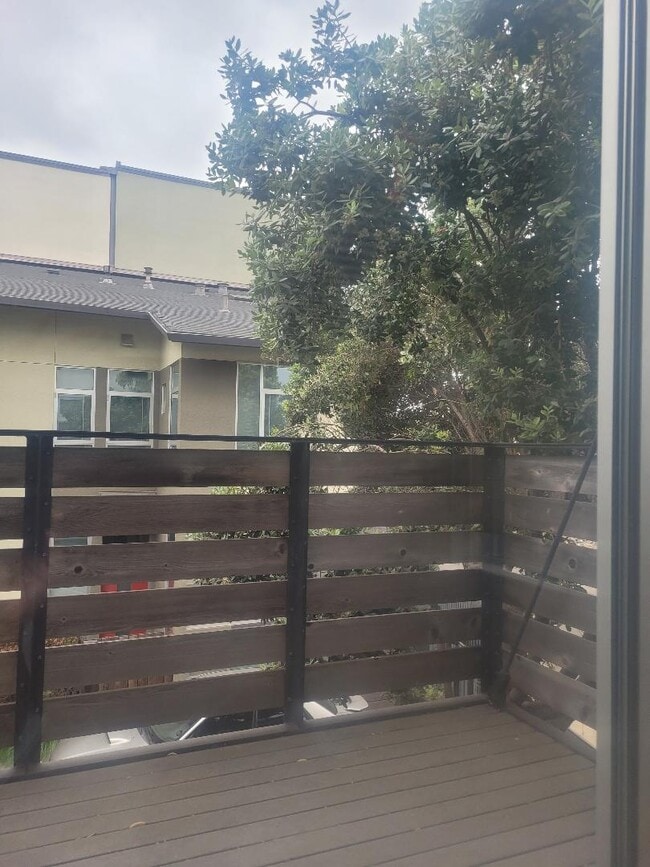 balcony over carport - 1670 28th St