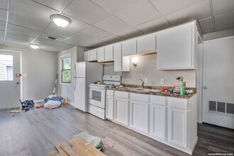 Building Photo - 204 Elm St