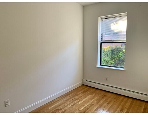 Foto del edificio - 225-227 E Berkeley St