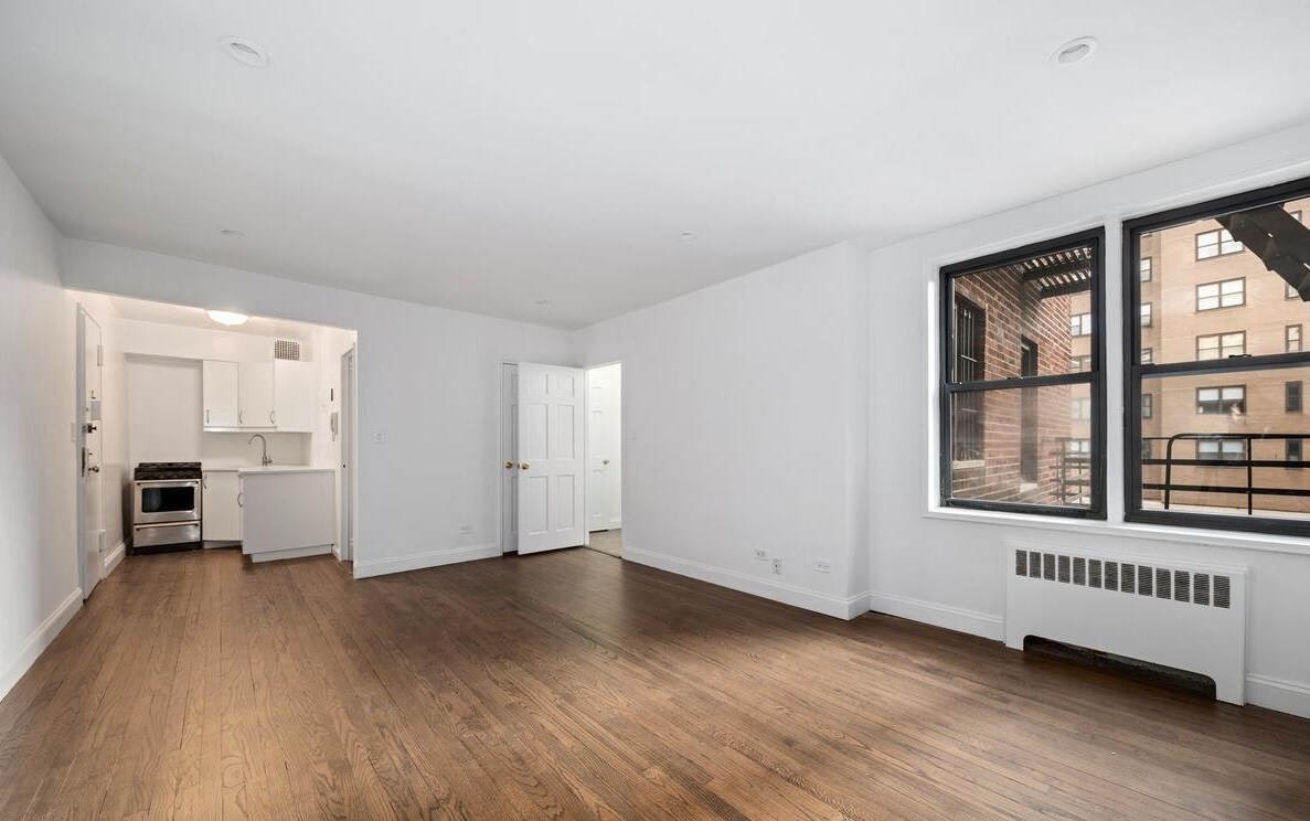 Primary Photo - 70 E 9th St