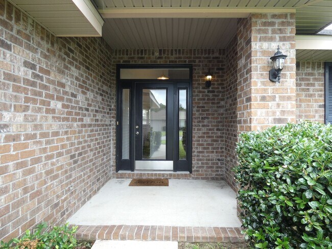 Foto del edificio - 4-Bedroom All Brick Home - Gulf Breeze