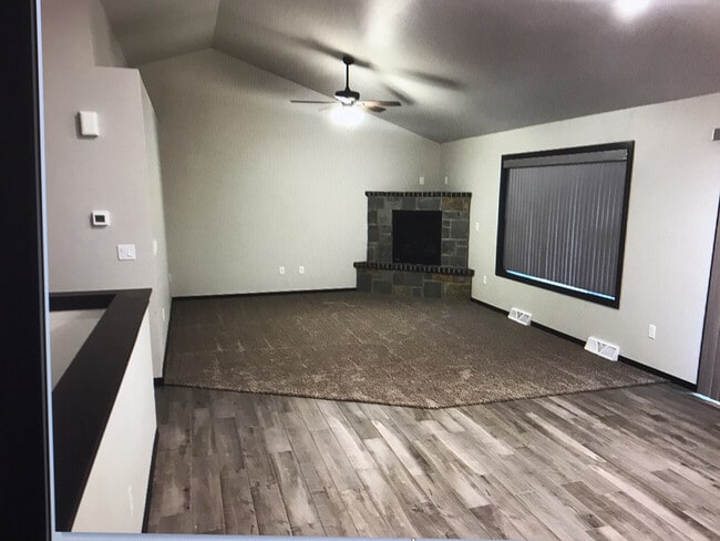 Building Photo - 3581 Veterans Ave
