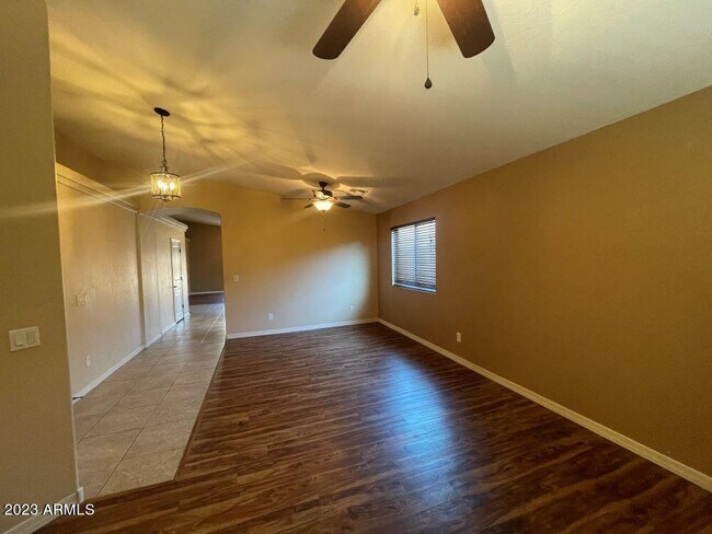 Building Photo - 516 E Wolf Hollow Dr