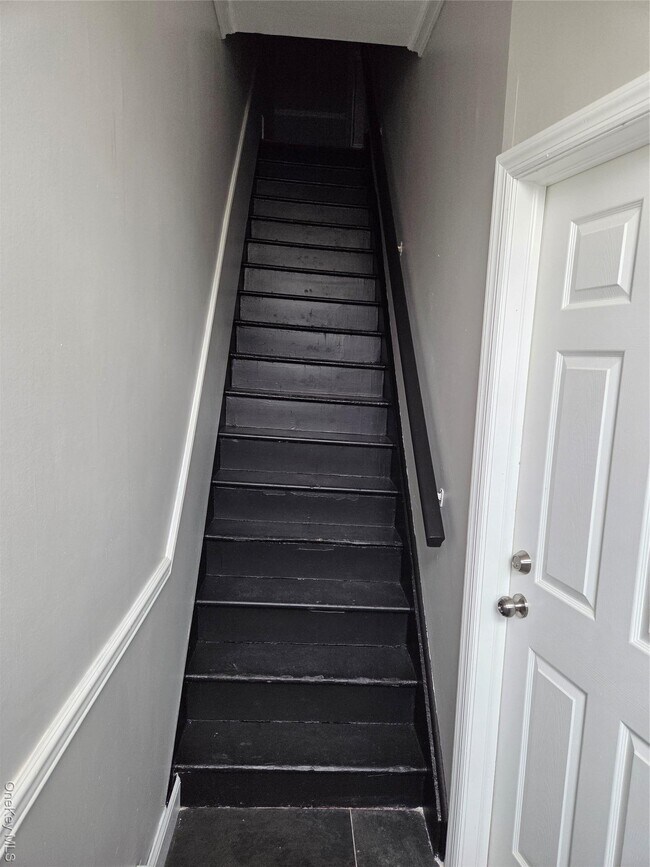 Foto del edificio - 28 James L L Burrell Ave