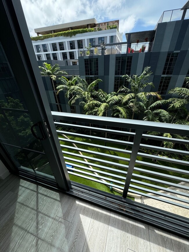 Foto del edificio - 275 NW 26th St