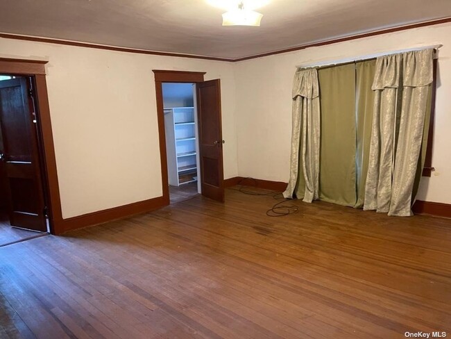 Building Photo - 325 S Wellwood Ave