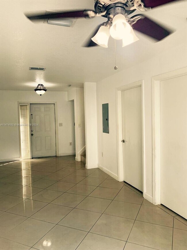 Foto del edificio - 2170 NE 167th St