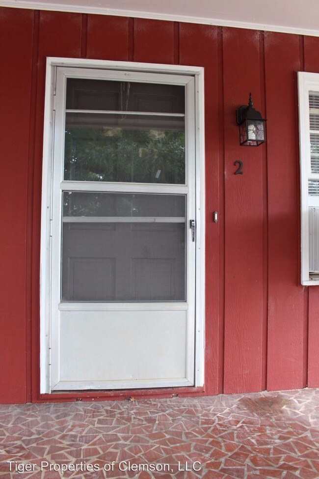 Building Photo - 2 br, 1 bath Room For Rent - 226 Cochran Rd