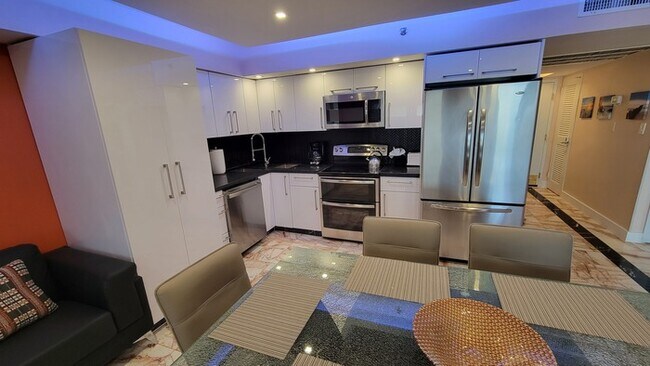 Building Photo - Alexander 1420