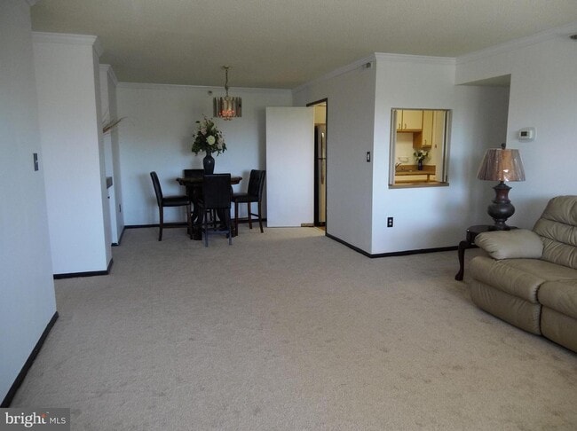 Building Photo - 15101 Interlachen Dr
