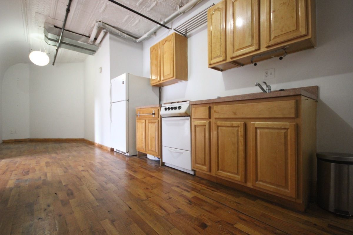 Primary Photo - 27 Arion Pl