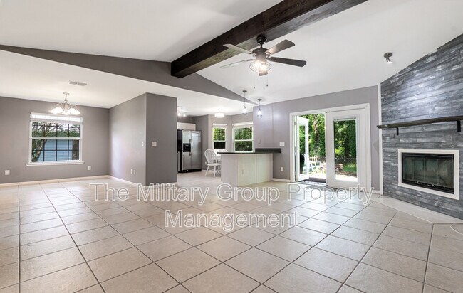 Building Photo - 12565 Long Lake Ct