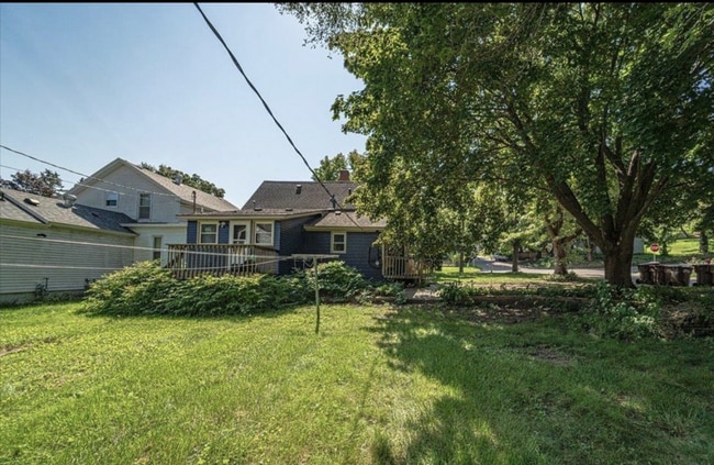 Building Photo - Beautiful 3-Bed 1-Bath Available Now in Ha...