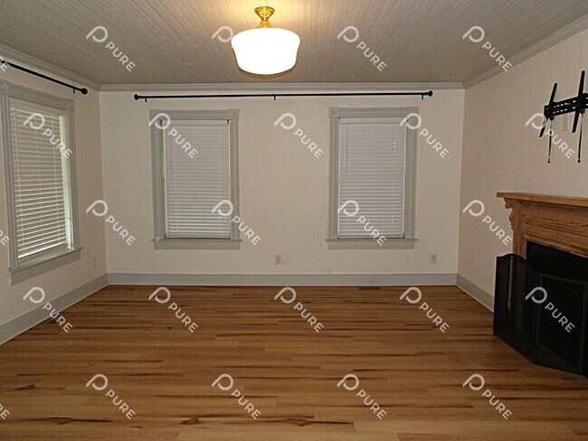Building Photo - 3305 Bradley St SW