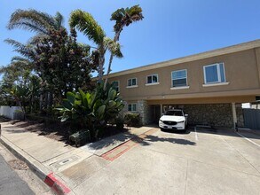 Building Photo - 4437 Mentone St