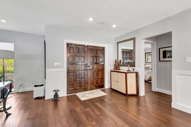 Building Photo - 5660 Golfway Dr