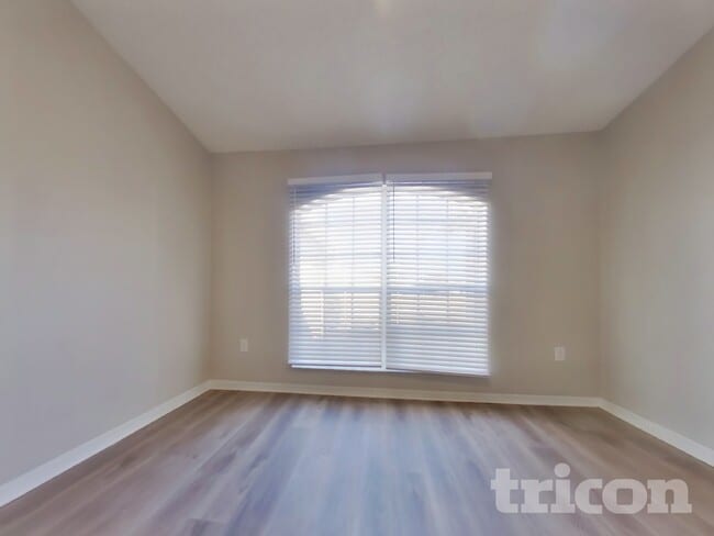 Building Photo - 2009 Kiwi Trail