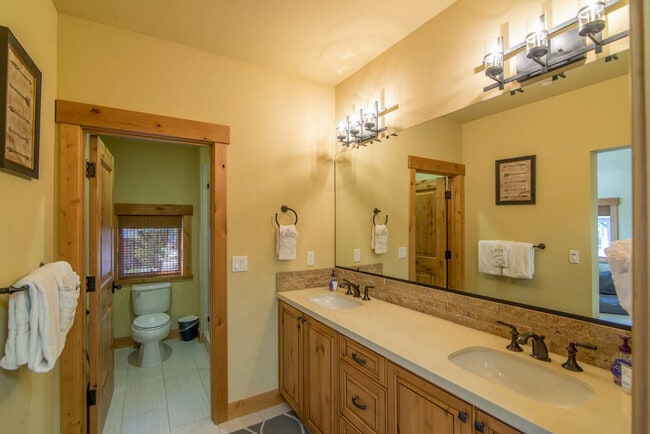 Building Photo - 10116 Sagebrush Ct