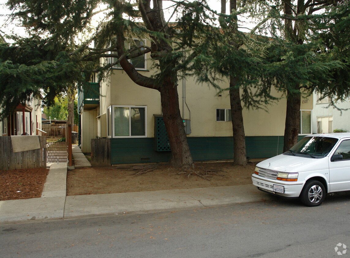Building Photo - 625 Victor Way
