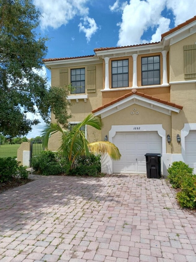 1768 SW Via Rossa, Port Saint Lucie, FL 34953 Townhome Rentals in