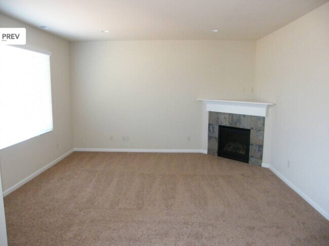 Foto del edificio - Beautiful 5 Bedroom 3 Bath with Bonus Room...