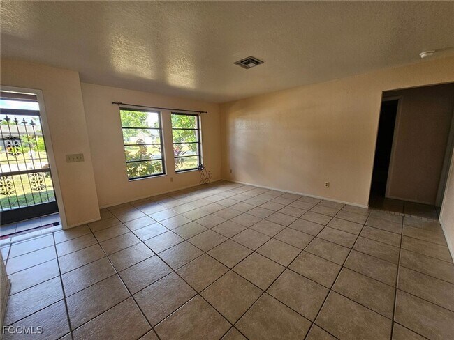 Foto del edificio - 1206 SE 36th Terrace