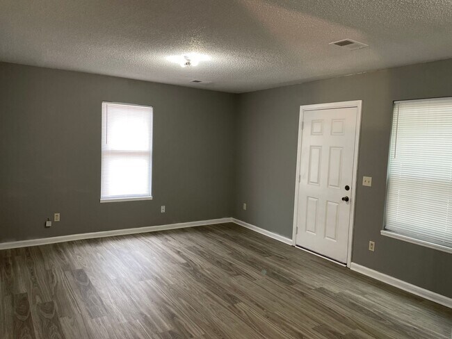 Building Photo - 1257