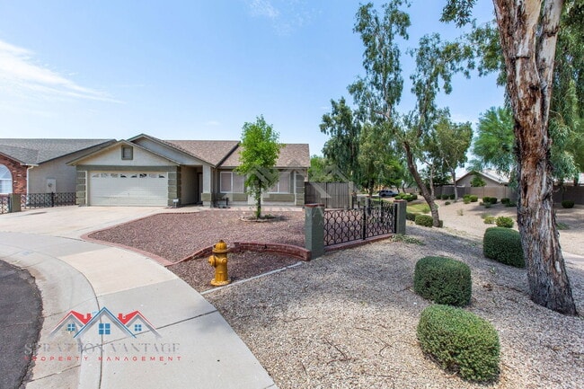 Building Photo - 2334 E Longhorn Pl