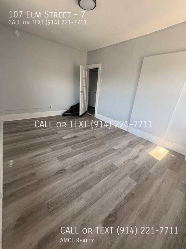 Building Photo - 107 Elm St