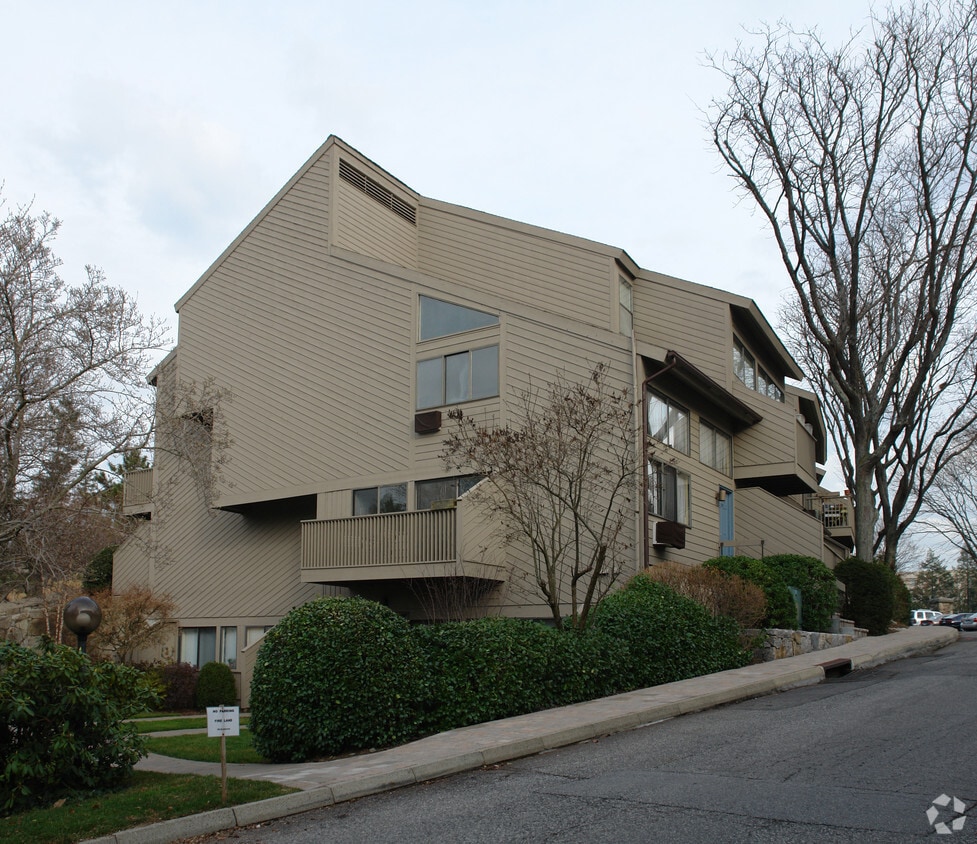 Building Photo - The Common