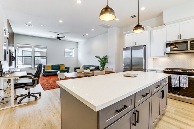 Foto del edificio - 2339 Eagle St