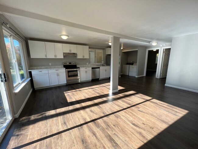 Building Photo - BH T 2431