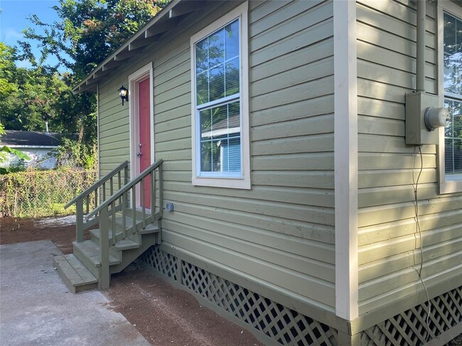 Building Photo - 3602 Live Oak St