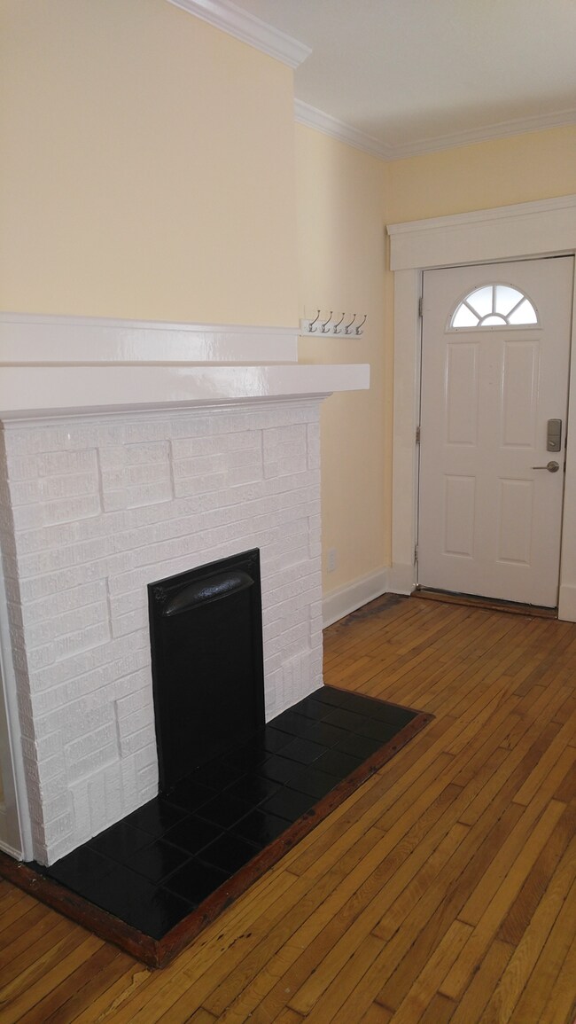 Building Photo - 506 Winton Terrace NE