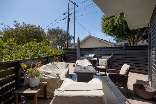 Building Photo - Furnished Summer Rental