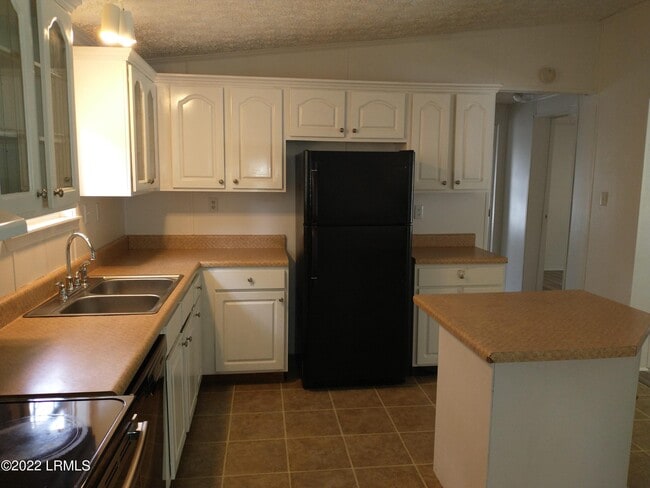 Building Photo - 48 Cleveland Dr