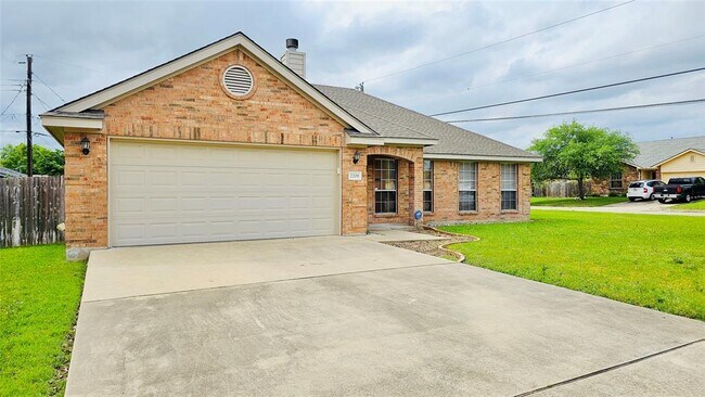 Building Photo - 2209 Robin Ln