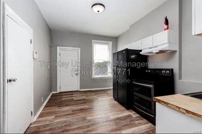 Foto del edificio - 4005 S Grand Blvd
