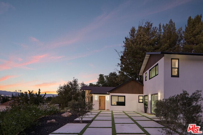 Foto del edificio - 9425 Gierson Ave