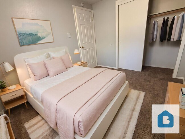 Foto del edificio - 2890 Montebello Dr W