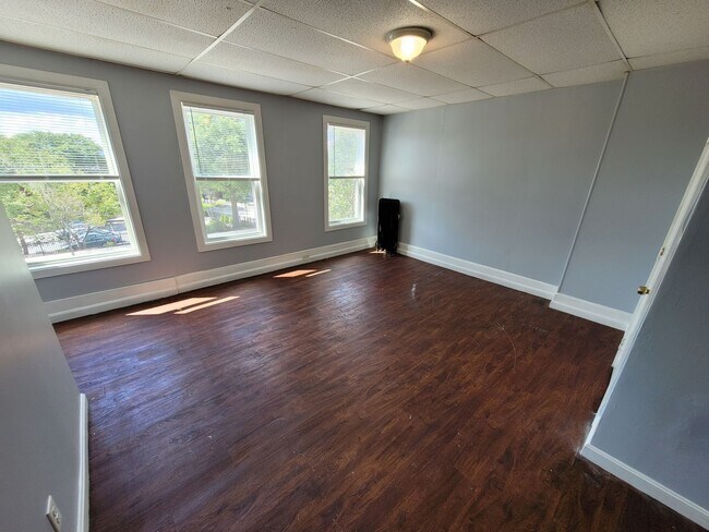 Building Photo - $1475 - 1 Bed / 1 Bath Apartment in Downtown Manchester with All Utilities Included