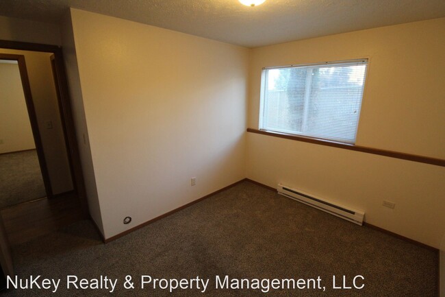 Building Photo - 10 E Pineridge Ct