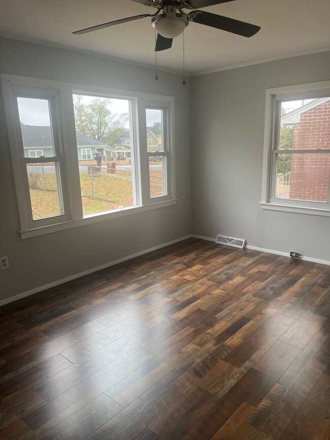 Foto del edificio - 1210 Dooley St