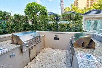 Building Photo - 8665 Bay Colony Dr