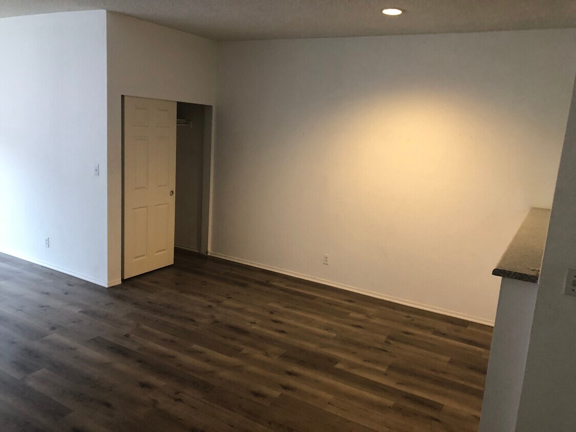 Foto del edificio - 1245 N Cherokee Ave