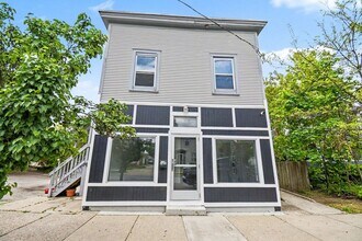 Building Photo - 613 Fuller Ave SE